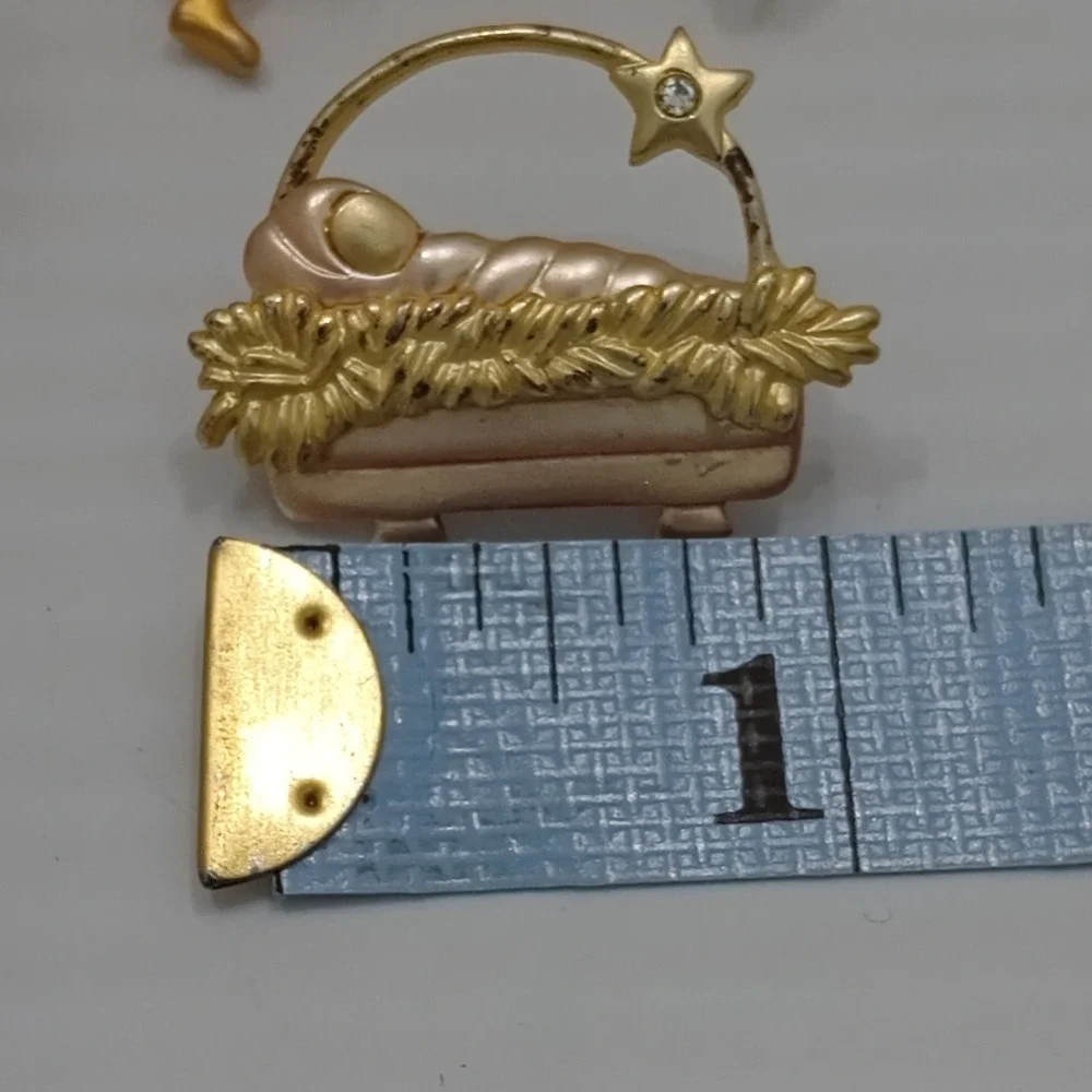 Lot 3 Vintage Gold Tone Brooches Avon Apple Angel‎ Nativity